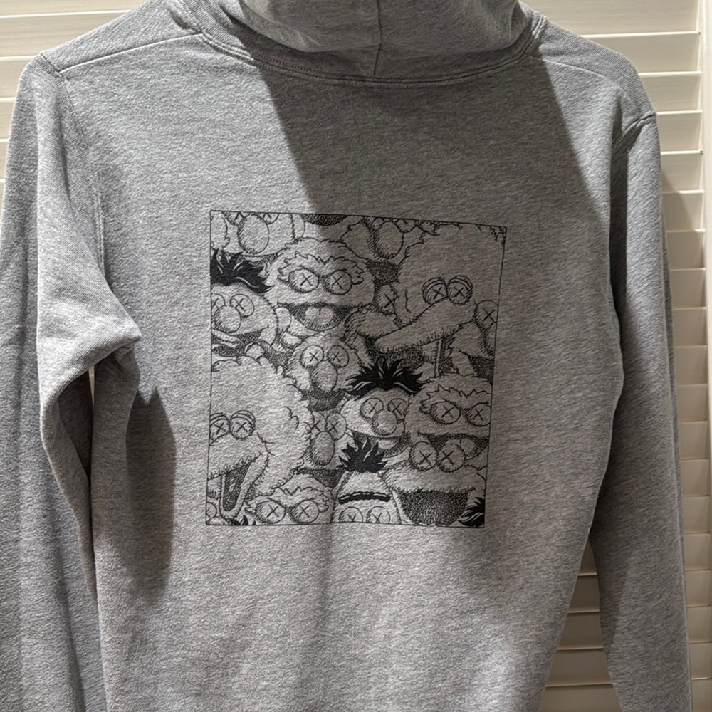 XS Uniqlo x KAWS Sesame Street Hoodie